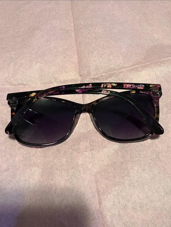Foster Grant Accessories - Women's Floral-Accent Black Sunglasses Sunsentials by Foster Grant